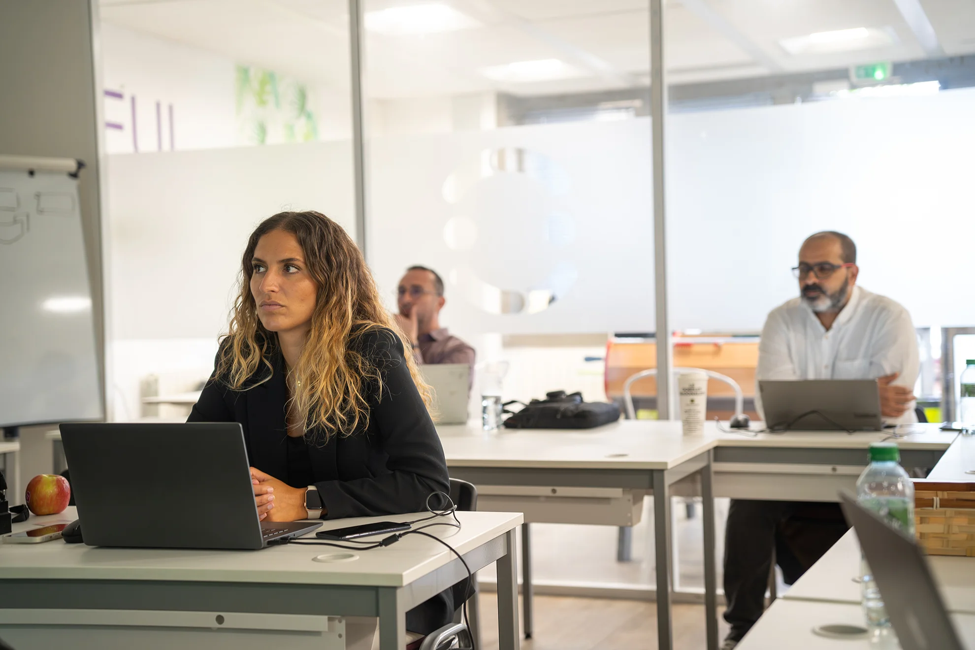 Recruteurs à l'écoutent pendant une soutenance